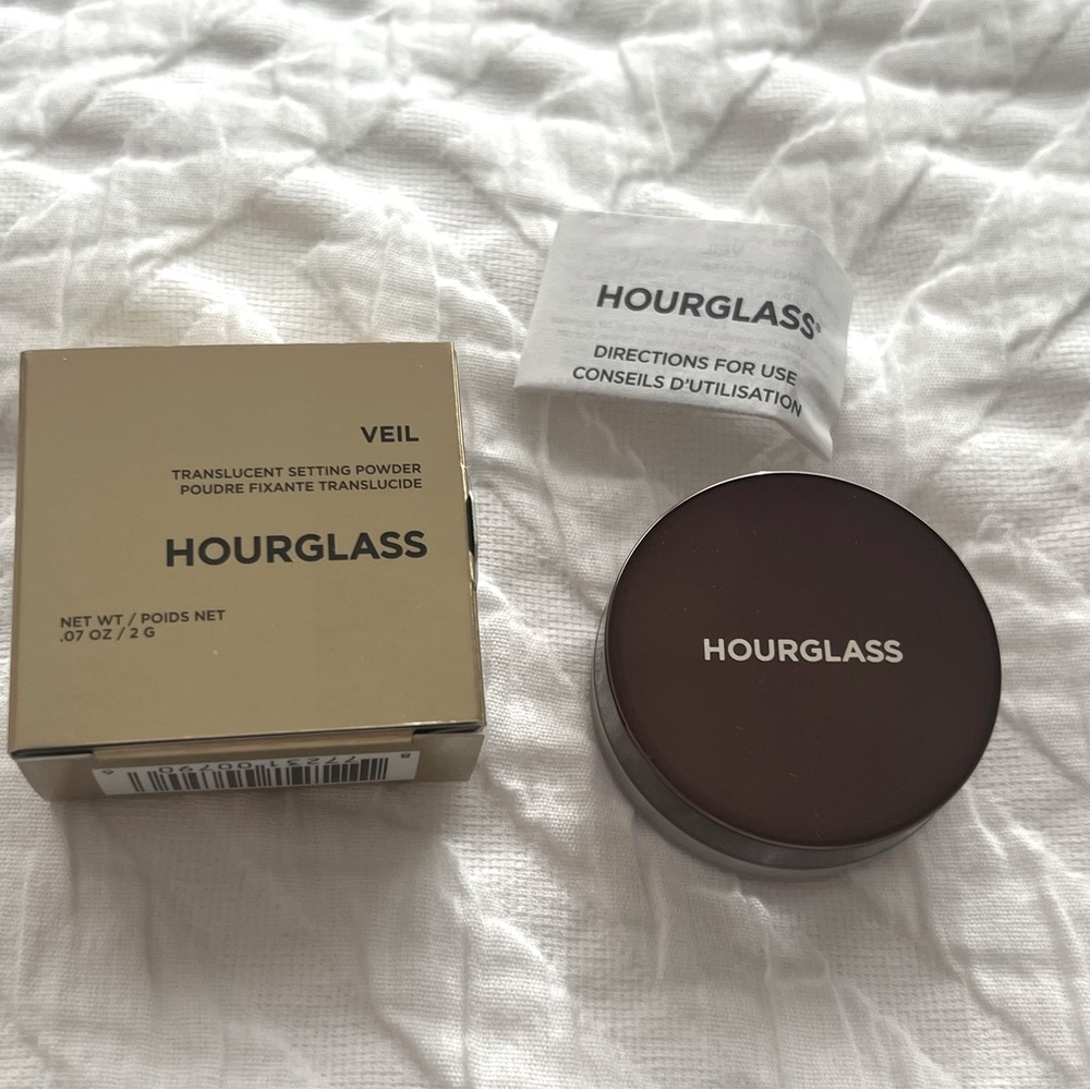 SOLD! Hourglass Veil Translucent Setting Powder